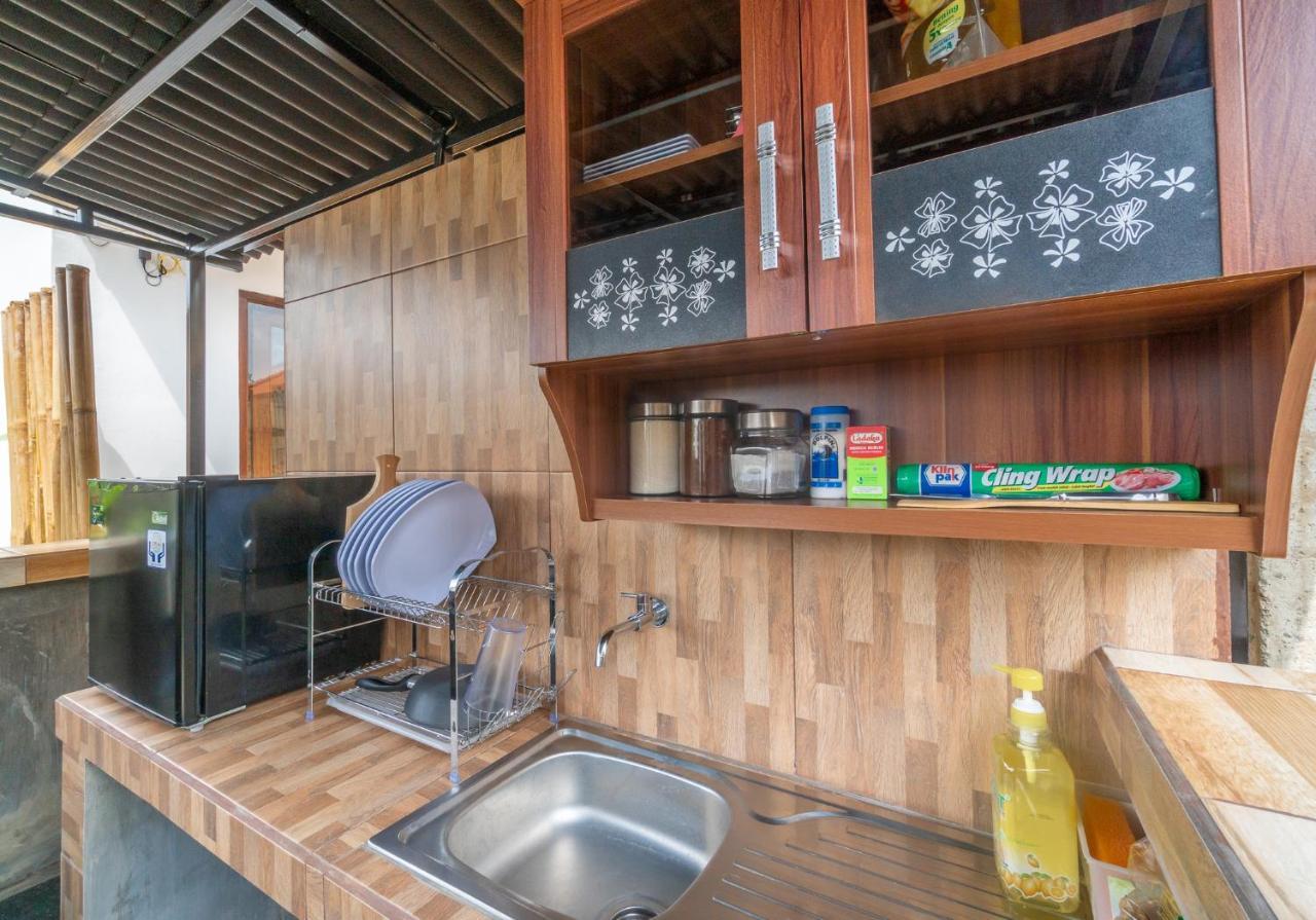 Wooden Puri Guesthouse 울루와뚜 외부 사진
