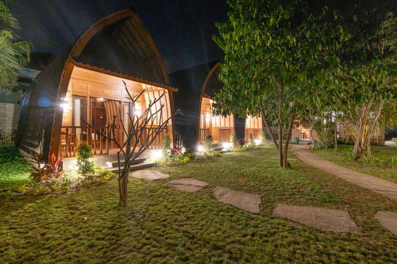Wooden Puri Guesthouse 울루와뚜 외부 사진